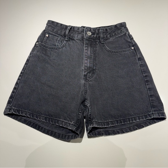 Zara Pants - 🛍️4 for 20$ / Zara High Rise Denim Shorts / Black / 2